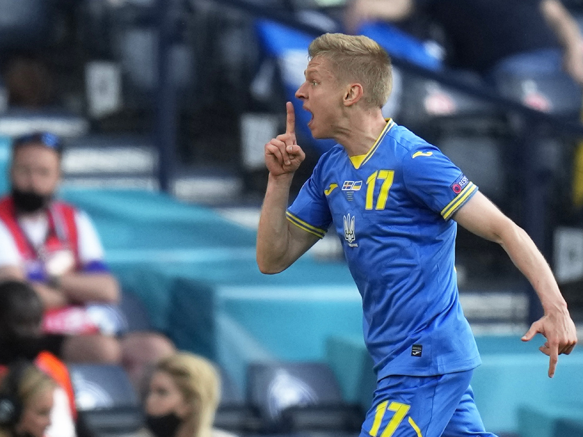 Na snímke ukrajinský stredopoliar Oleksandr Zinčenko oslavuje gól