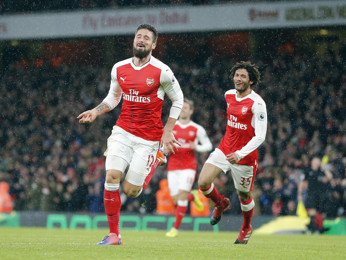 Hráč Arsenalu Olivier Giroud oslavuje gól do bránky Crystal Palace