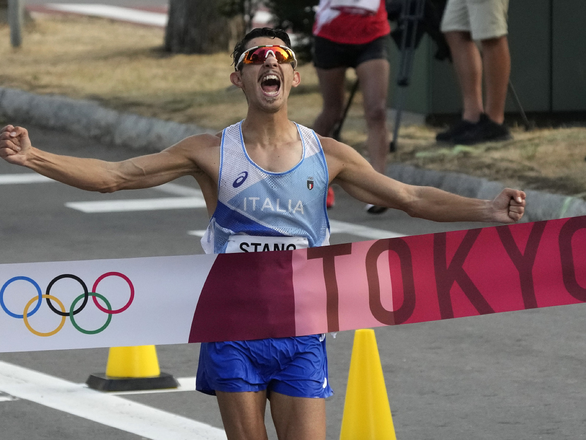 Olympijským šampiónom v chôdzi na 20 km sa na OH v Tokiu stal taliansky atlét Massimo Stano