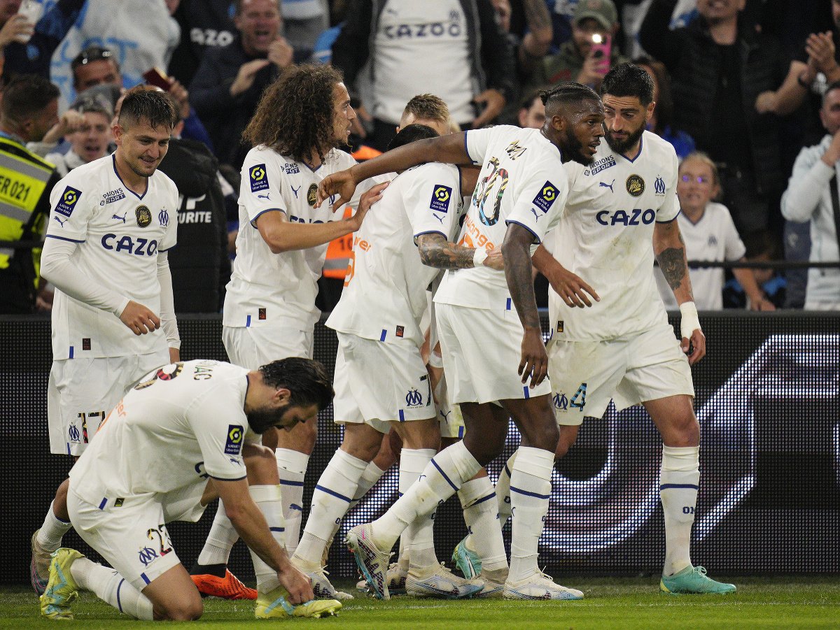 Hráči Olympique Marseille sa radujú z gólu