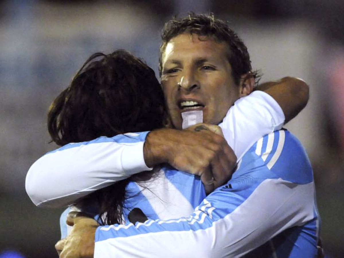Martin Palermo sa teší z gólu