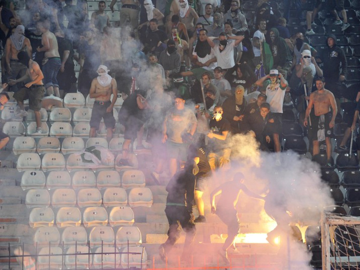 Nepokoje pred zápasom PAOK Solún - Rapid Viedeň
