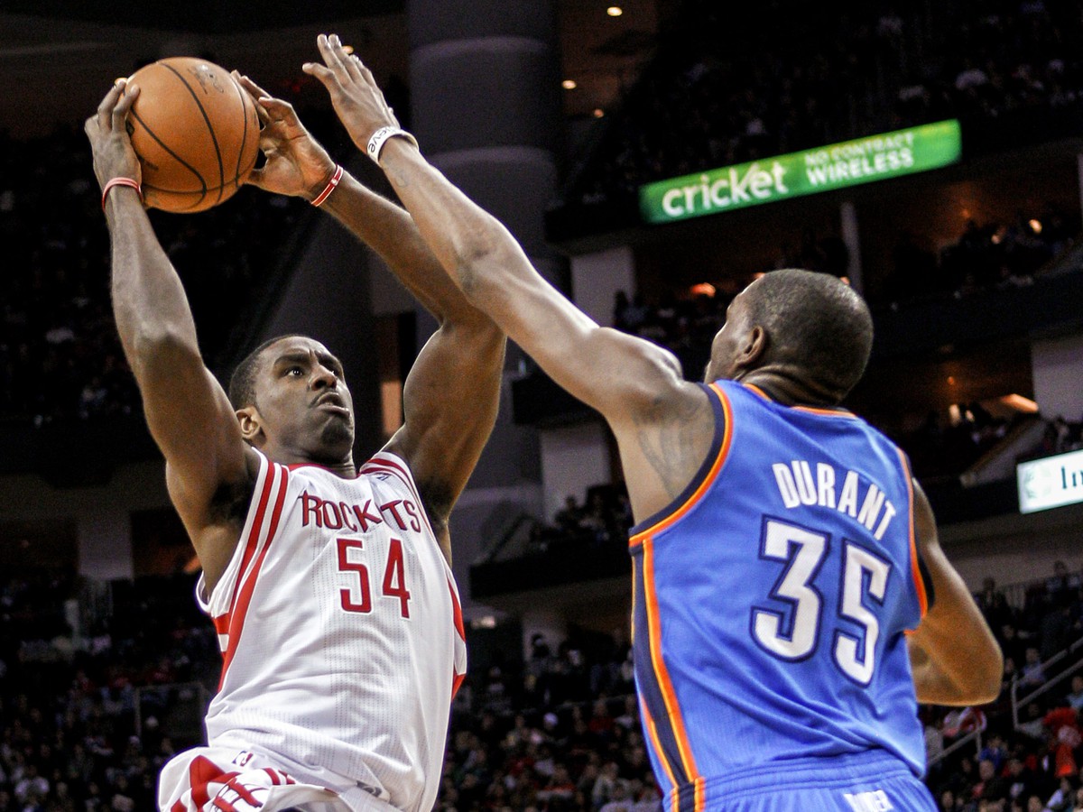 Patrick Patterson a Kevin Durant v súboji Houstonu s Oklahomou