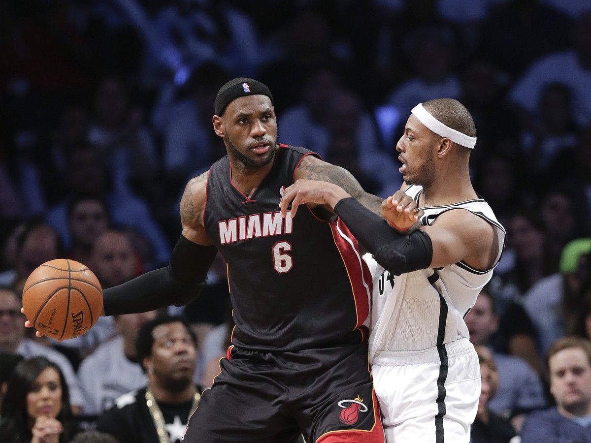 LeBron James a Paul Pierce