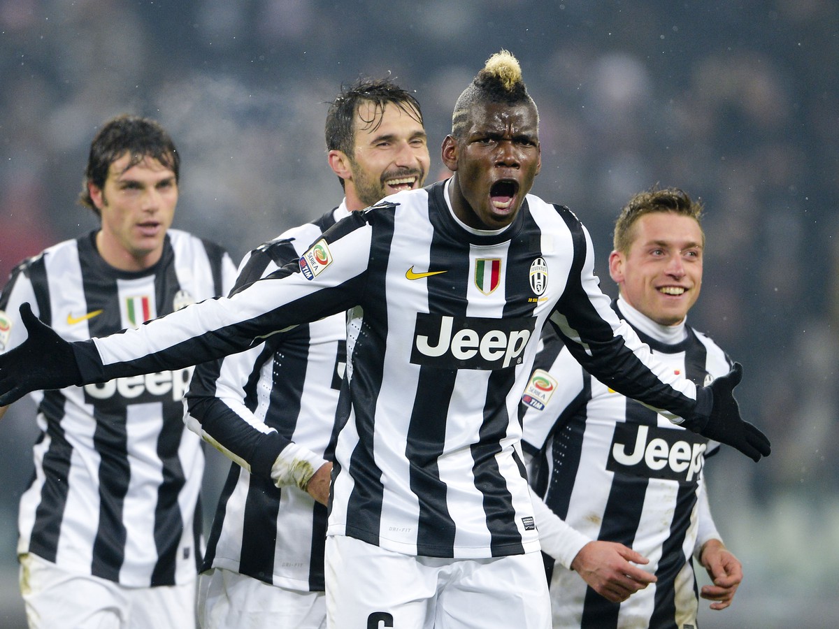 Paul Pogba so spoluhráčmi oslavuje gól do siete Udinese