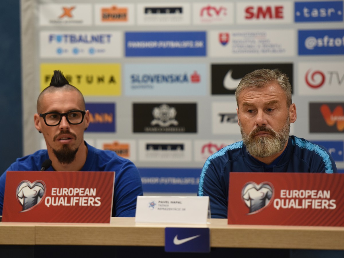 Marek Hamšík a Pavel Hapal na tlačovej konferencii pred kvalifikačným zápasom na EURO 2020 Slovensko - Wales