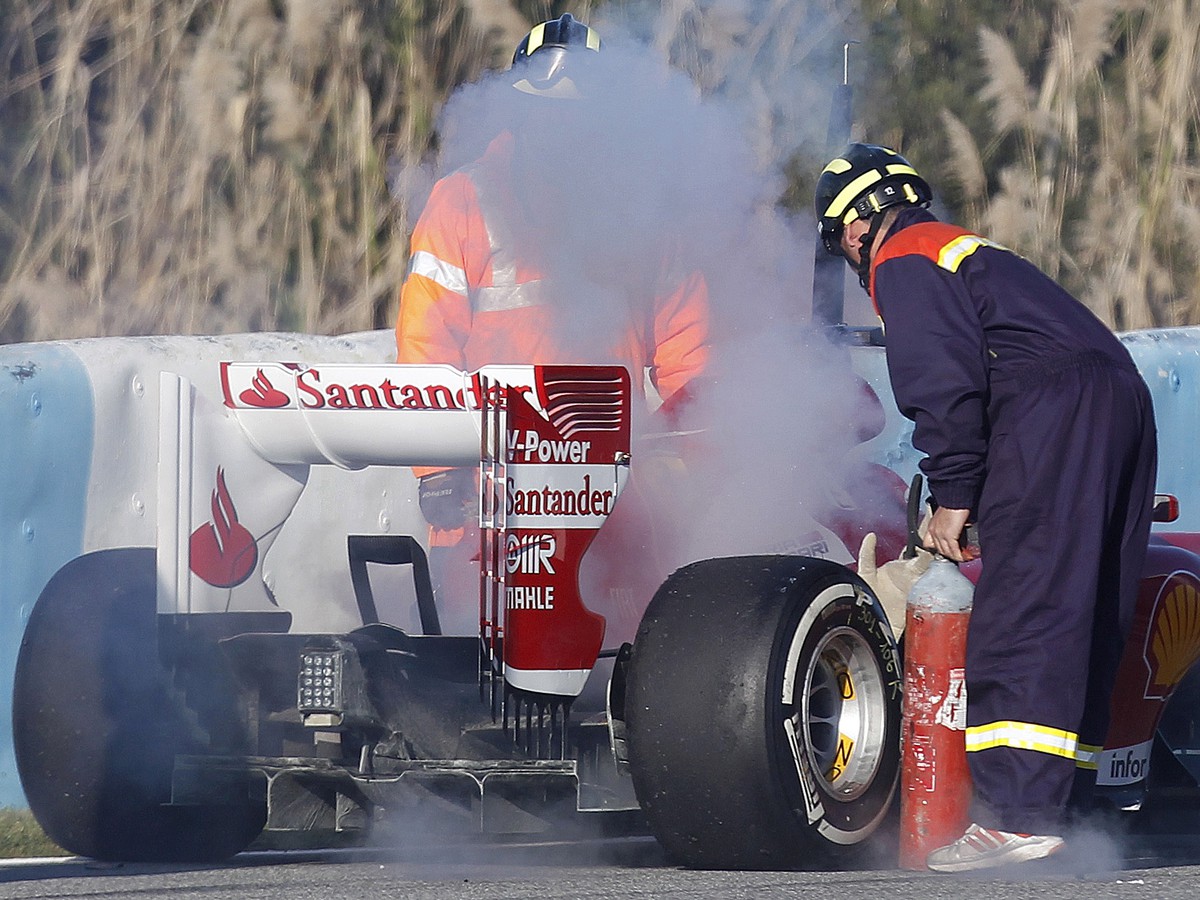 Ferrari začalo horieť po necelých dvoch kolách