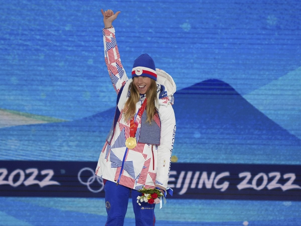 Česká snoubordistka Ester Ledecká obhájila na ZOH v Pekingu zlatú medailu v paralelnom obrovskom slalome.