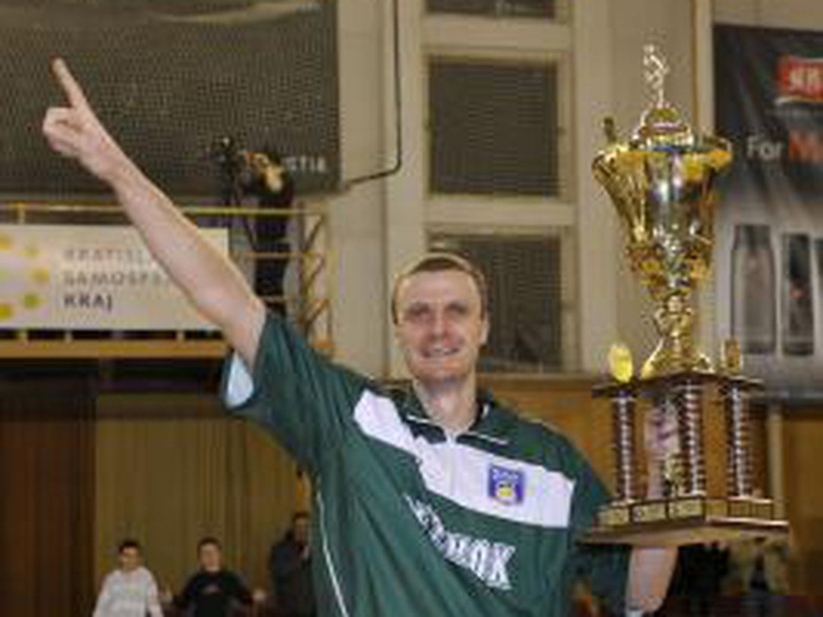 Peter Mičuda sa teší zo zisku Slovenského pohára v roku 2010
