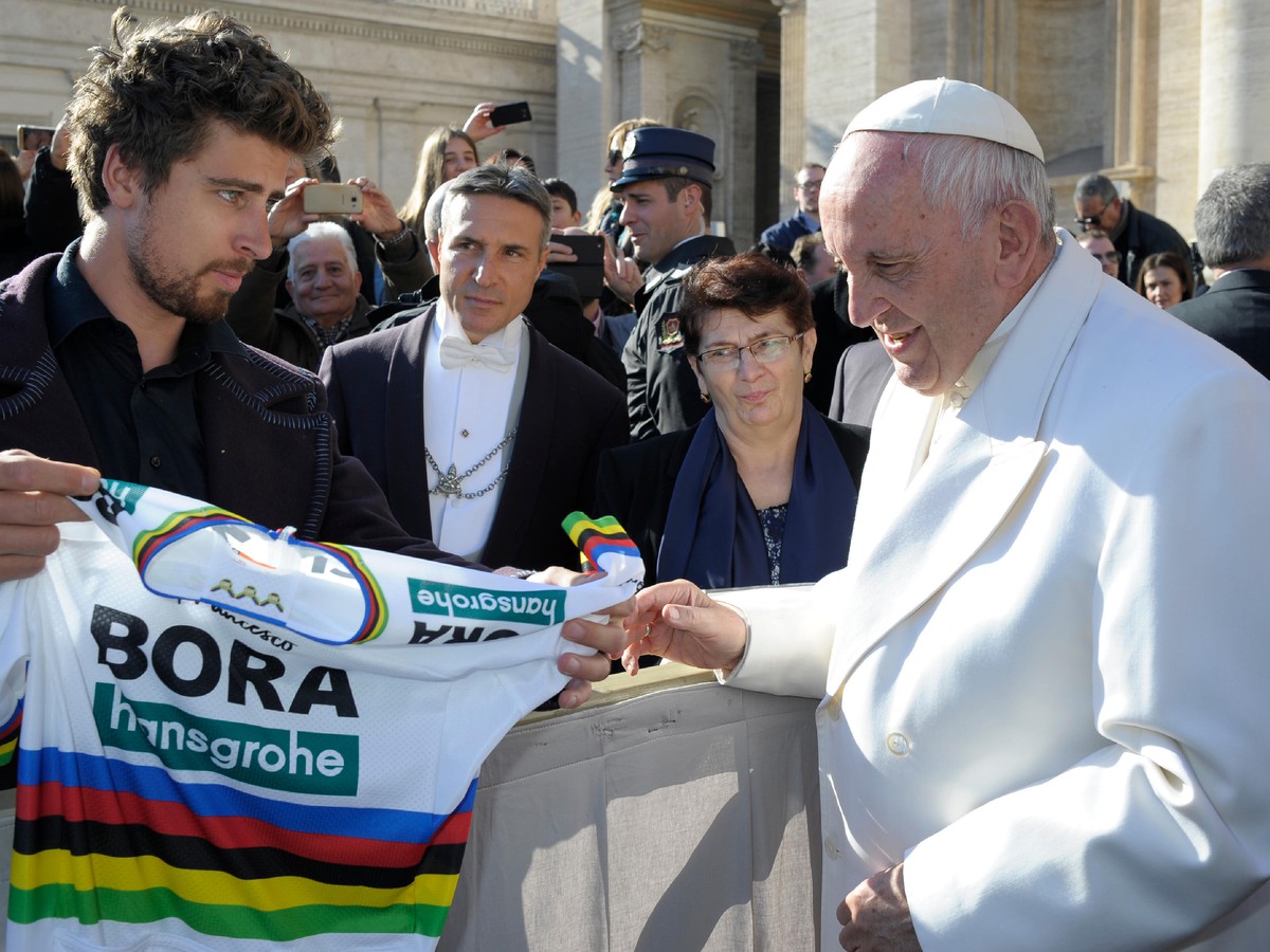 Peter Sagan sa stretol s pápežom Františkom 