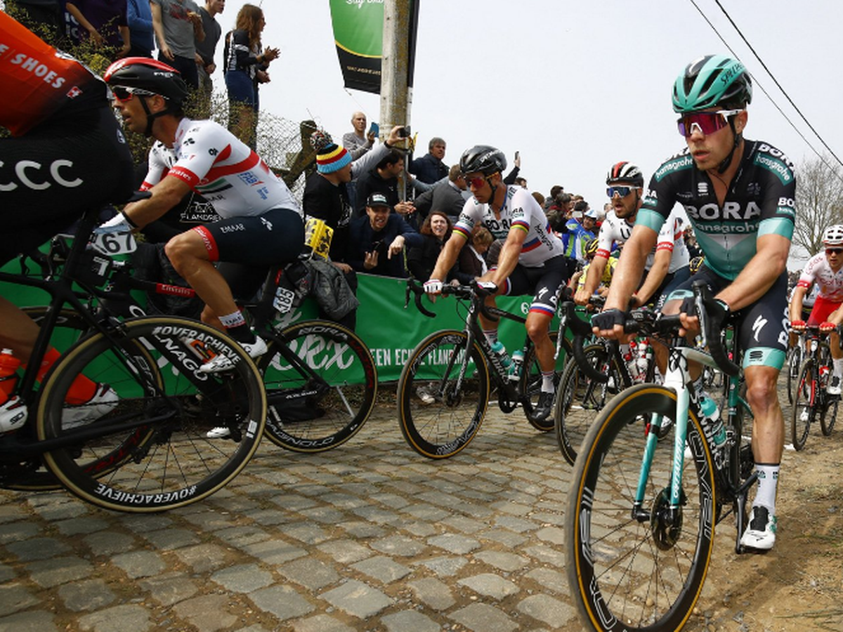 Peter Sagan v skupine jazdcov