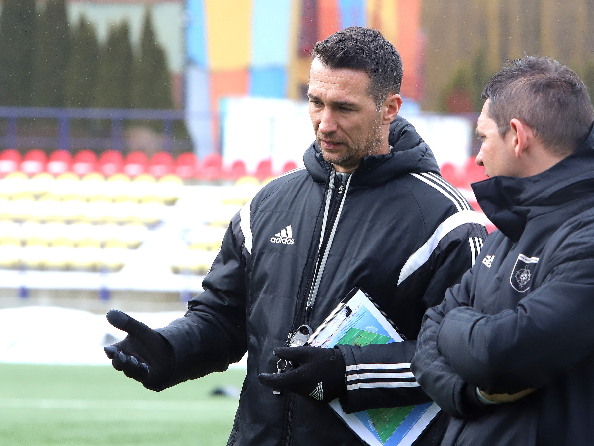 Na snímke tréner Peter Struhár počas tréningu MFK Ružomberok pred začiatkom jarnej časti Fortuna ligy