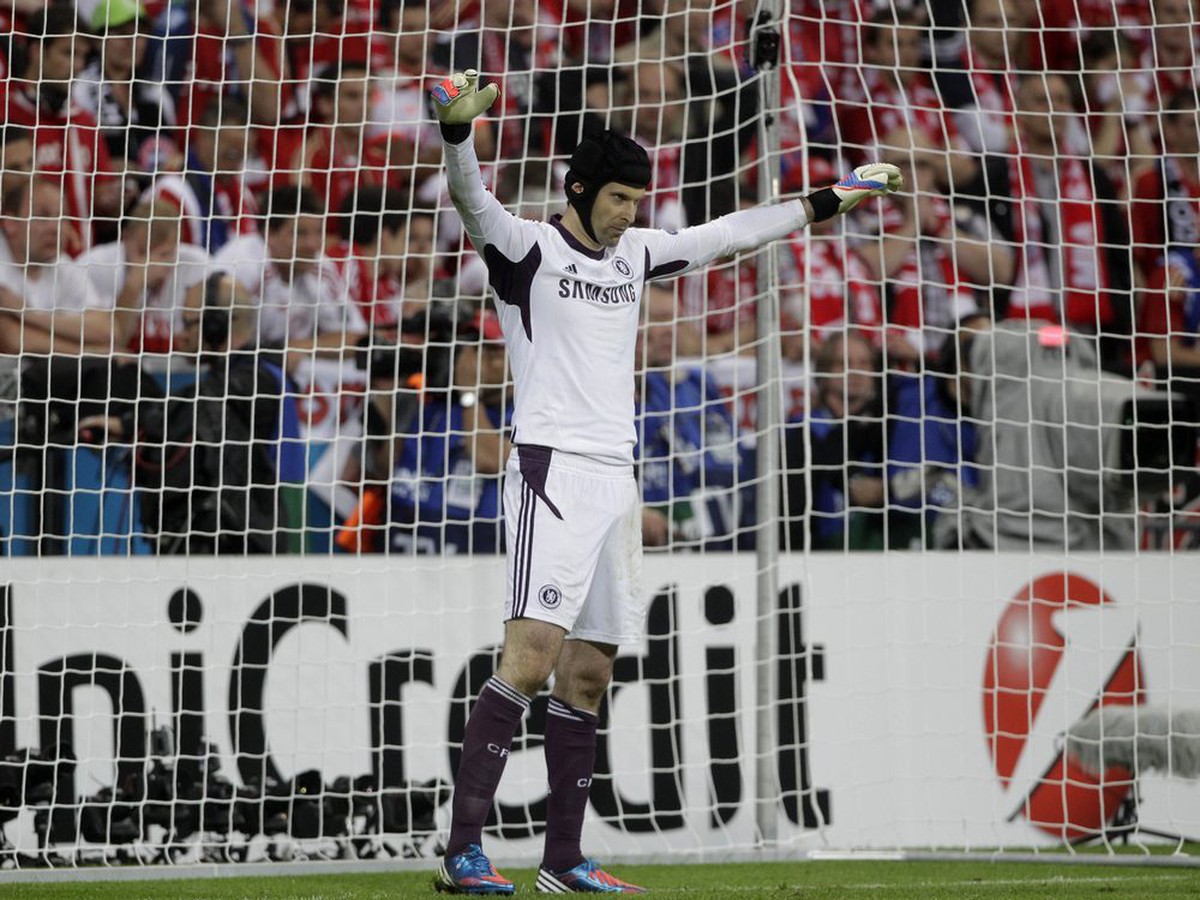 Petr Čech vo finálovom penaltovom rozstrele LM