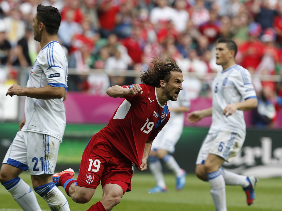 Petr Jiráček (v červenom) a jeho gólová radosť