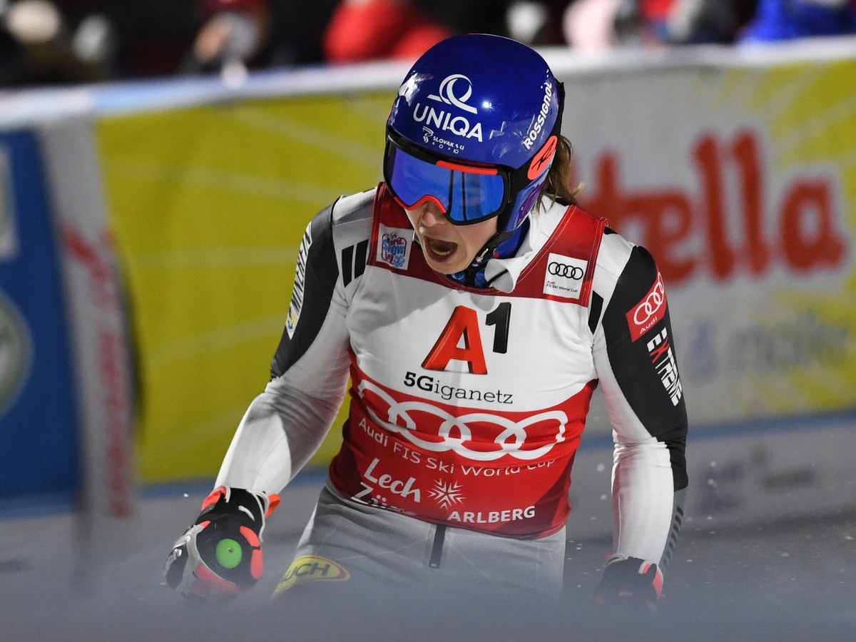 Petra Vlhová sa teší v cieli po štvrťfinále paralelného obrovského slalomu