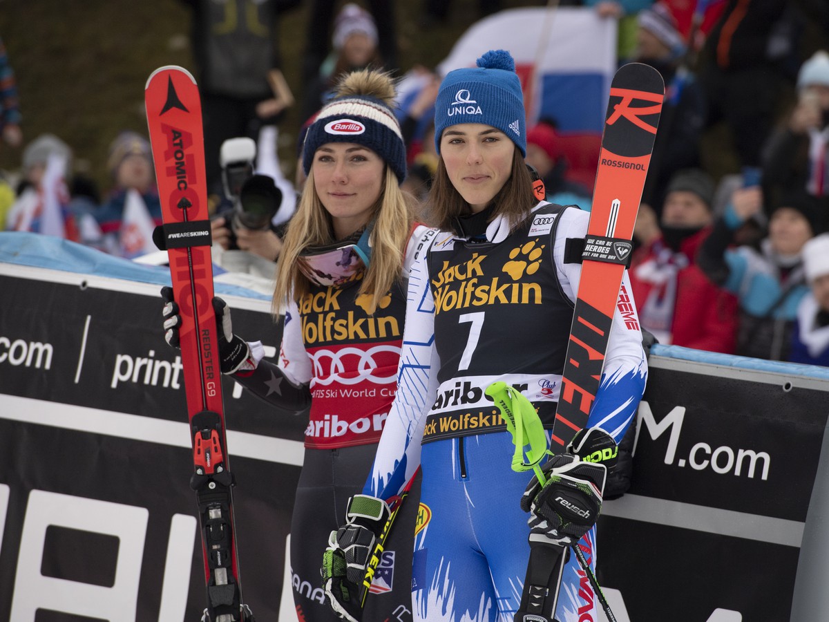 Petra Vlhová (vpravo) spoločne s Američankou Mikaelou Shiffrinovou (vľavo) zvíťazili v obrovskom slalome Svetového pohára 1. februára 2019 v Maribore