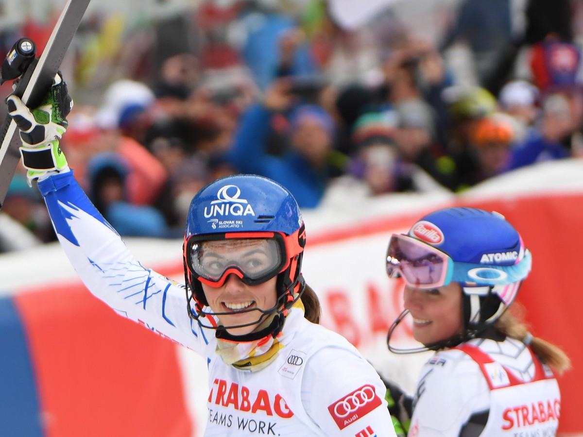 Na snímke slovenská lyžiarka Petra Vlhová sa teší z tretieho miesta v slalome žien