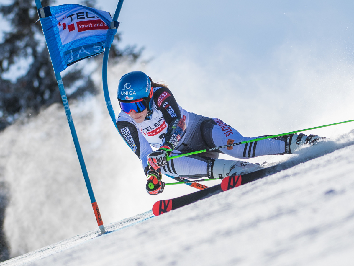 Petra Vlhová na trati počas 1. kola obrovského slalomu