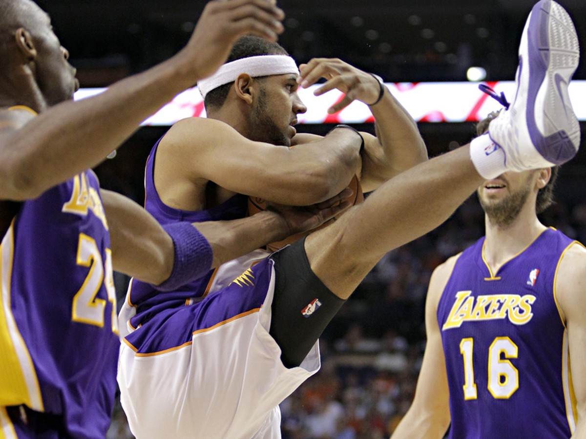 Kobe Bryant v súboji s Pau Gosolom