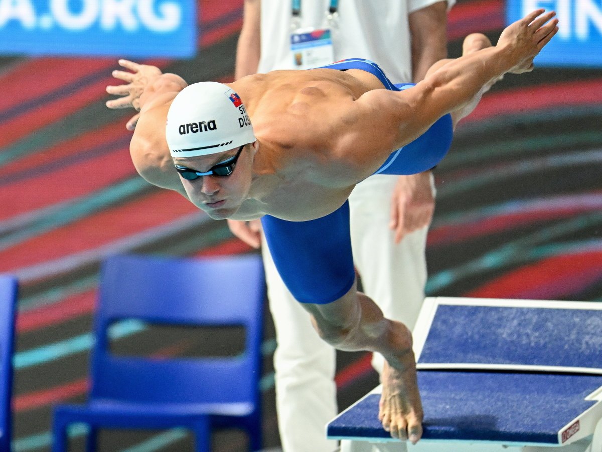 Slovenský reprezentant v plávaní Matej Duša sa pripravuje v rozplavbách na 50 m voľný spôsob na plaveckých MS v Budapešti 