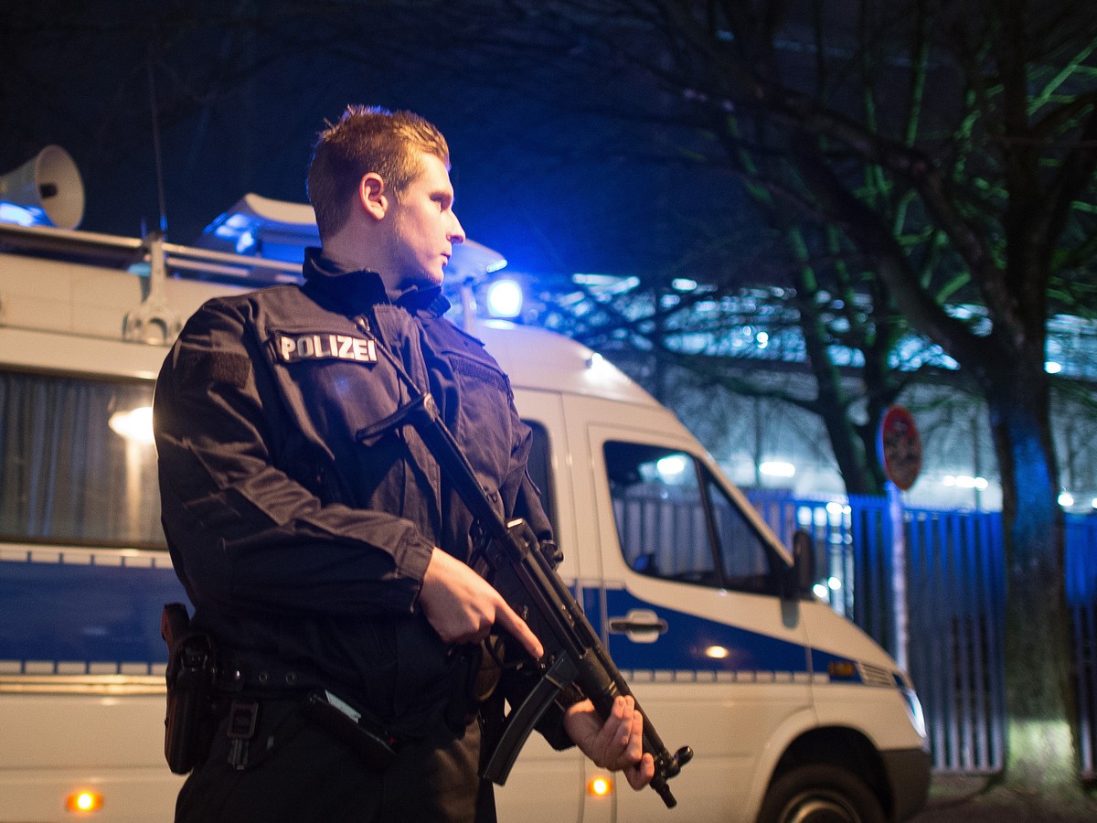 Nemecká polícia zrušila utorňajší prípravný zápas medzi domácim výberom a futbalistami Holandska