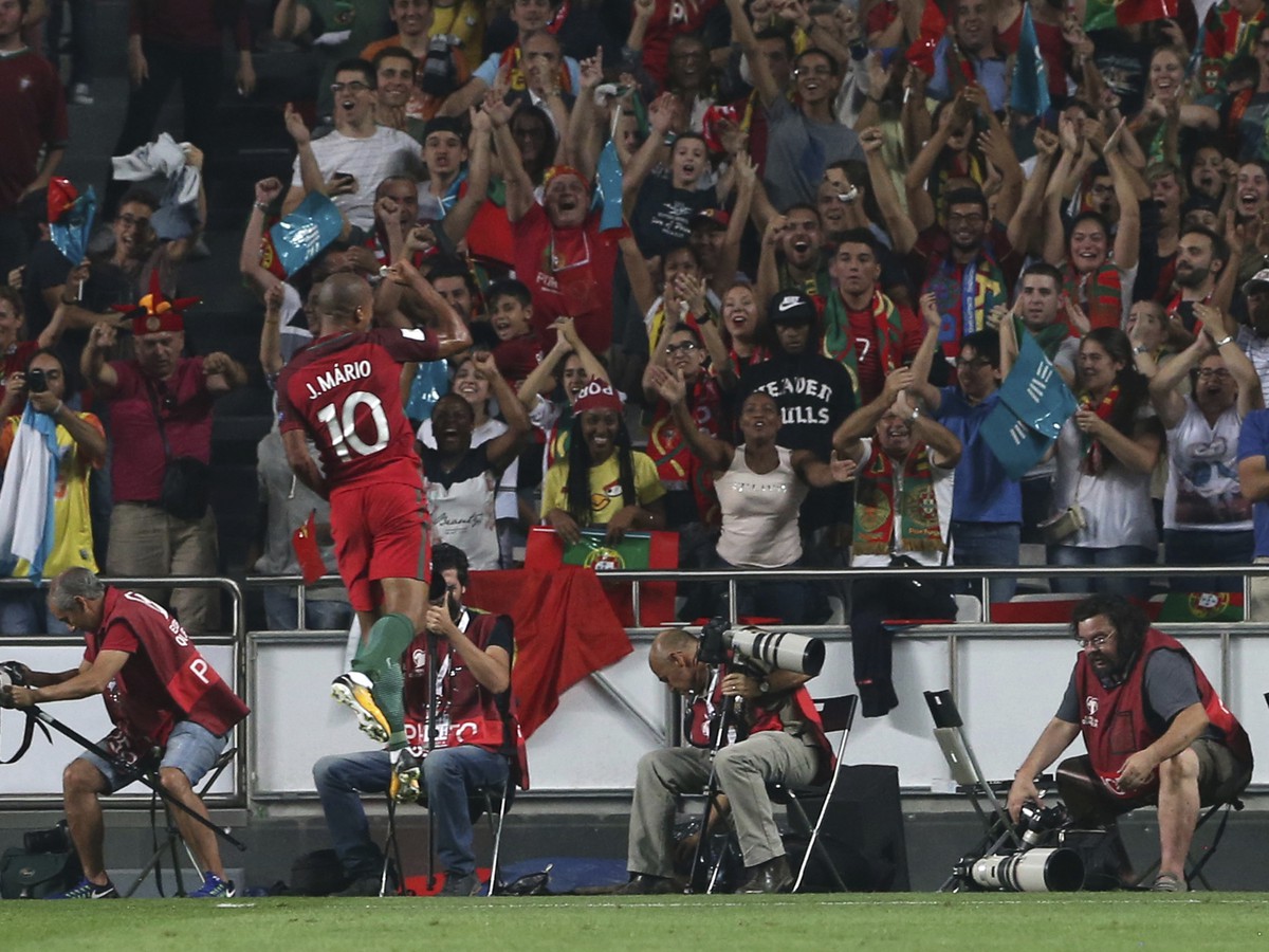 Joao Mario oslavuje s portugalskými priaznivcami