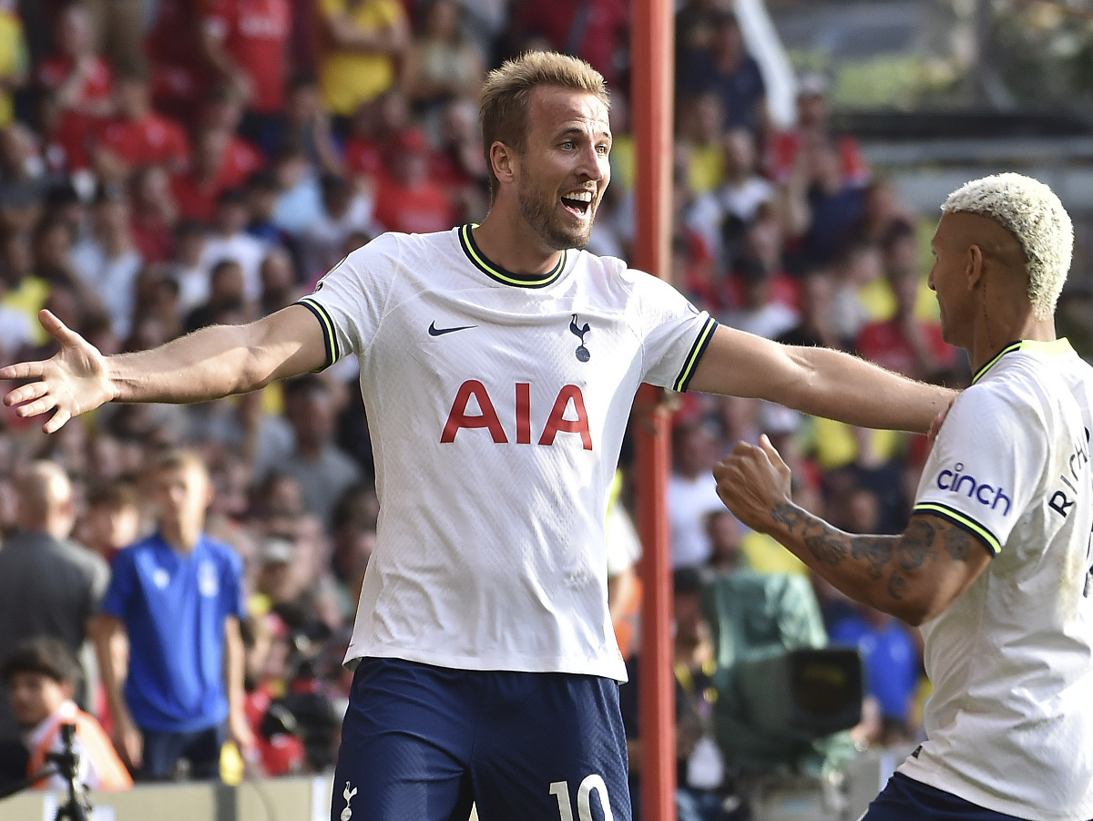 Harry Kane a Richarlison oslavujú gól Tottenhamu