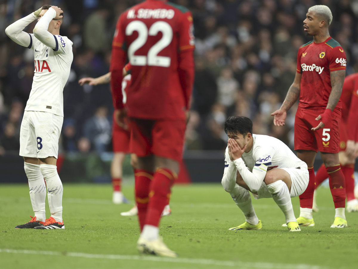 Frustrovaný Son a hráči Tottenhamu po nečakanej prehre