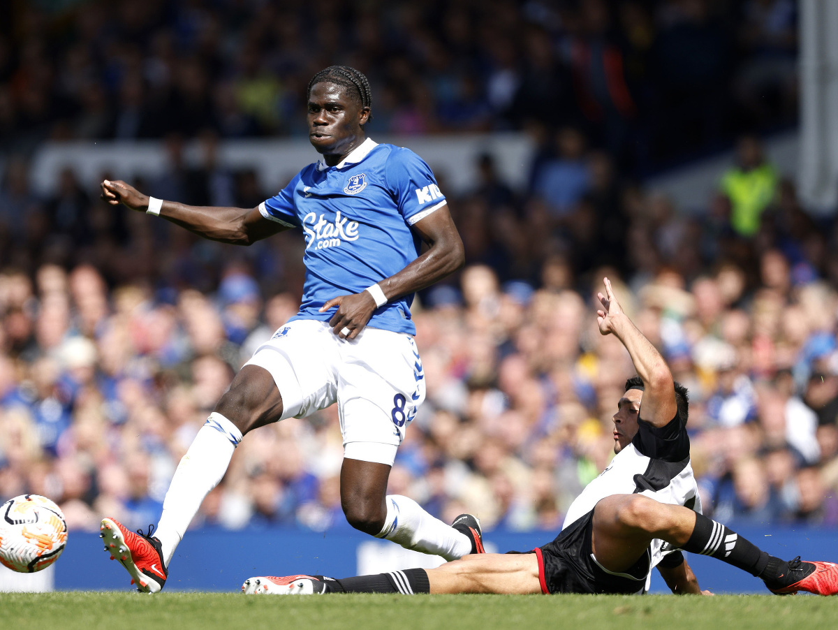Amadou Onana, defenzívny záložník Evertonu
