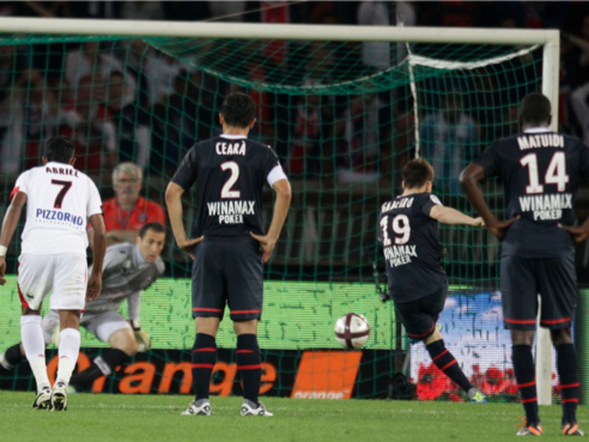 Kevin Gameiro premieňa pokutový kop