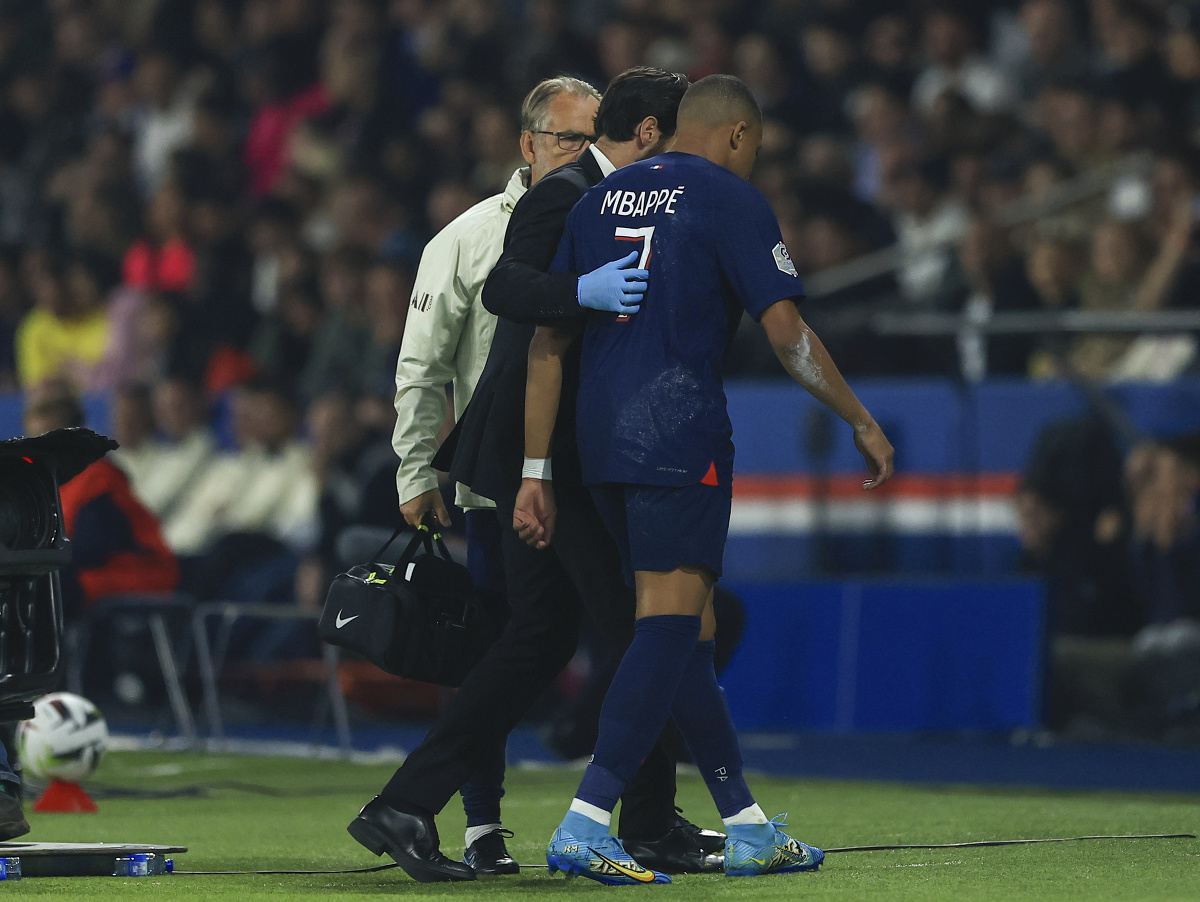 Kylian Mbappé nedohral zápas kvôli zraneniu