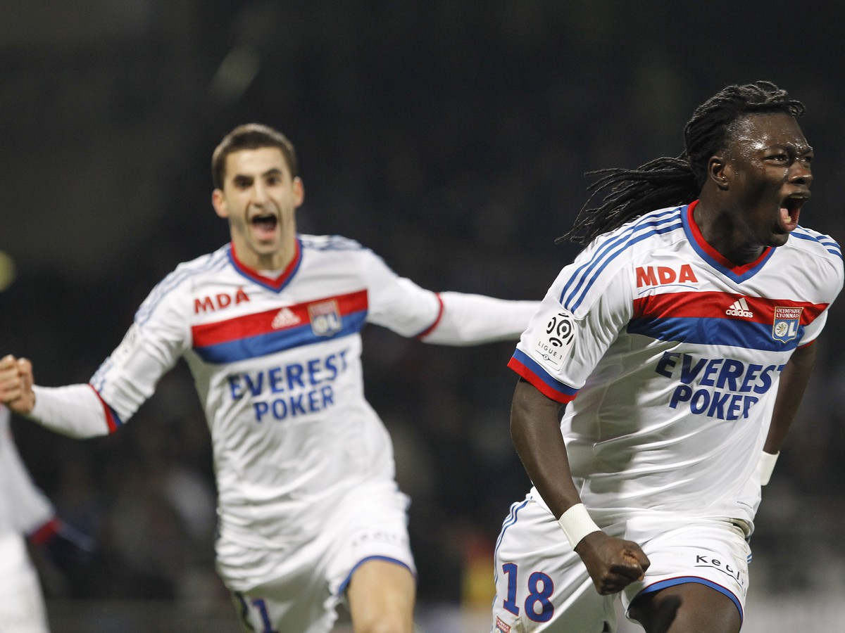 Maxime Gonalons a Bafe Gomis