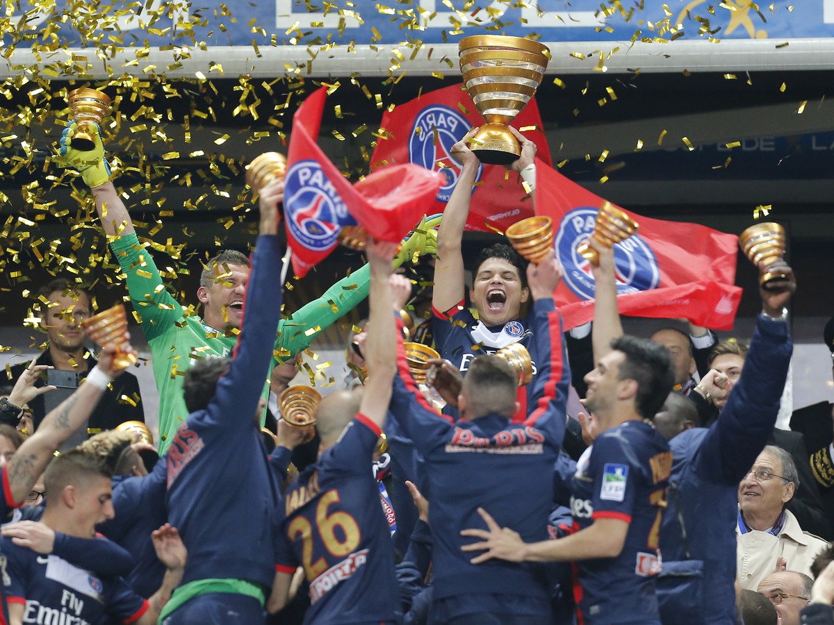 Radosť hráčov PSG po zisku trofeje