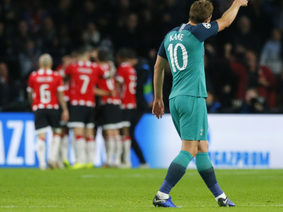 Harry Kane reaguje na gól PSV
