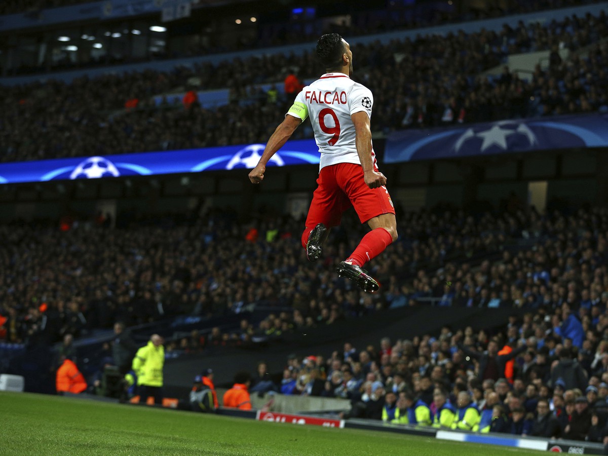 Radamel Falcao oslavuje gól do siete Manchestru City