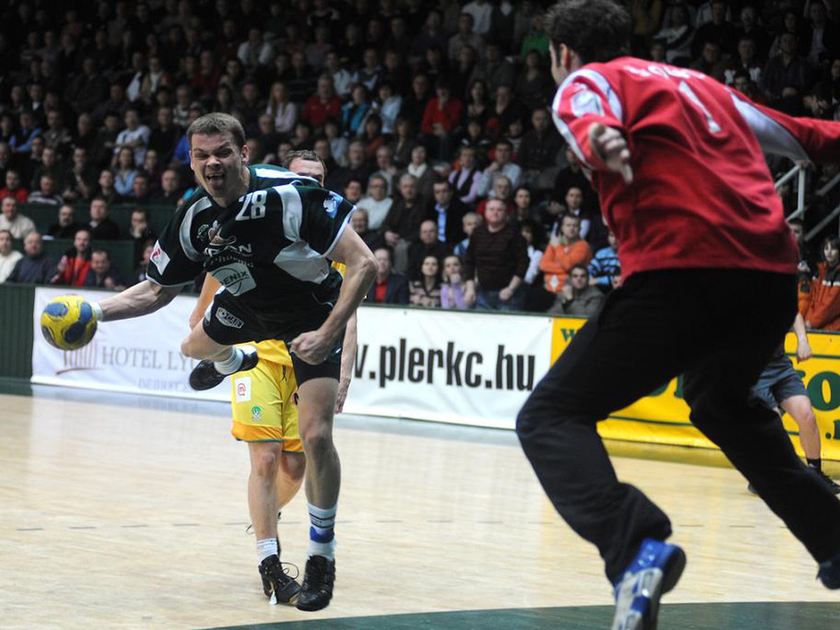 Rado Antl kontra brankár hostí slovenský reprezentant Richard Stochl 