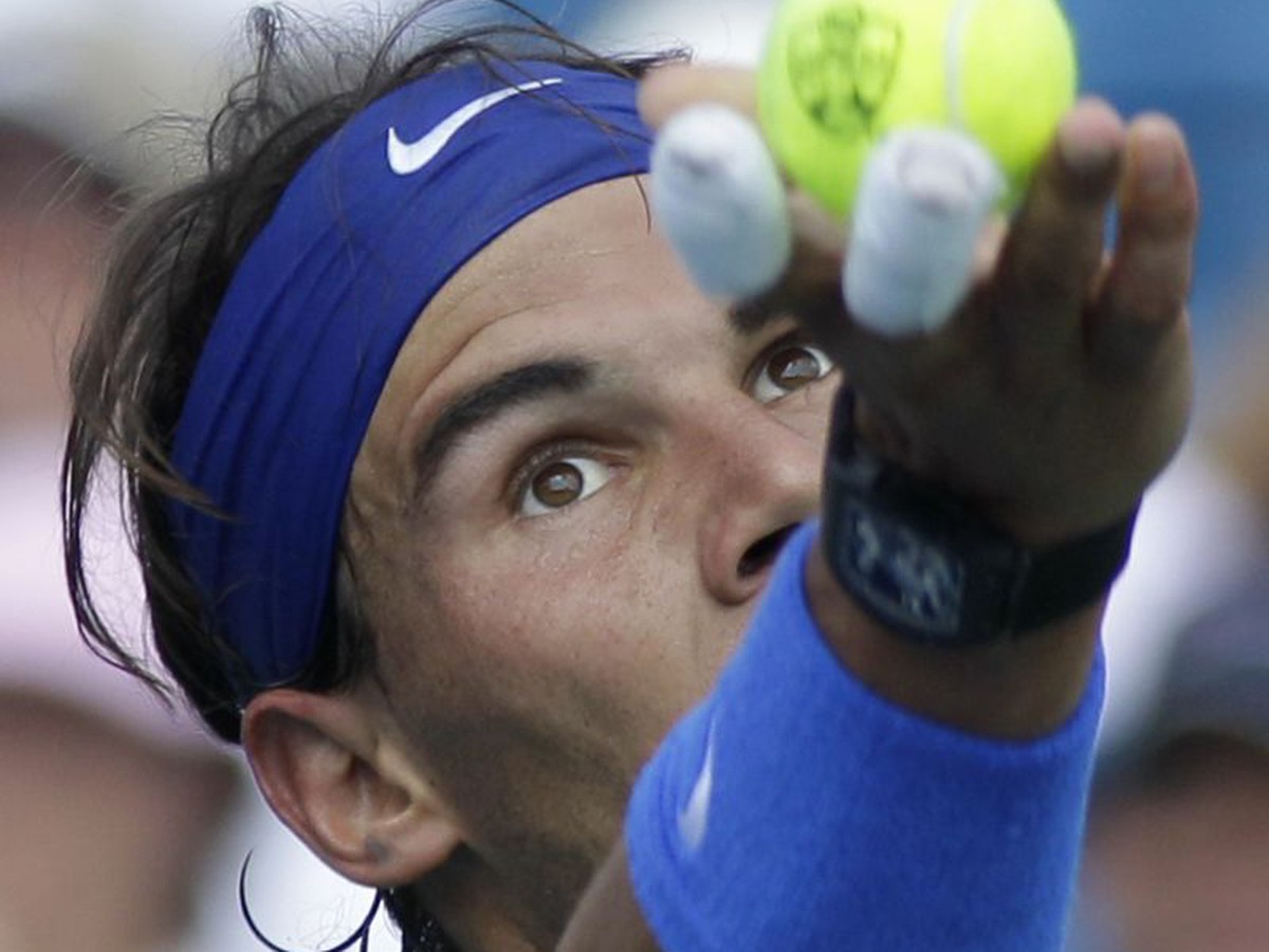 Rafael Nadal s obviazanými prstami
