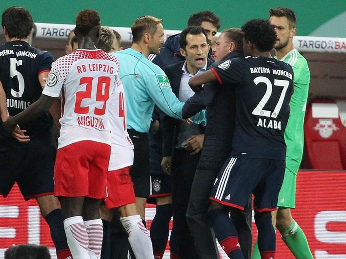 Ralf Rangick v konflikte s hráčmi Bayernu Mníchov