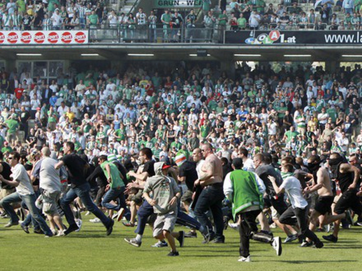 Výtržnosti fanúšikovi na viedenskom derby