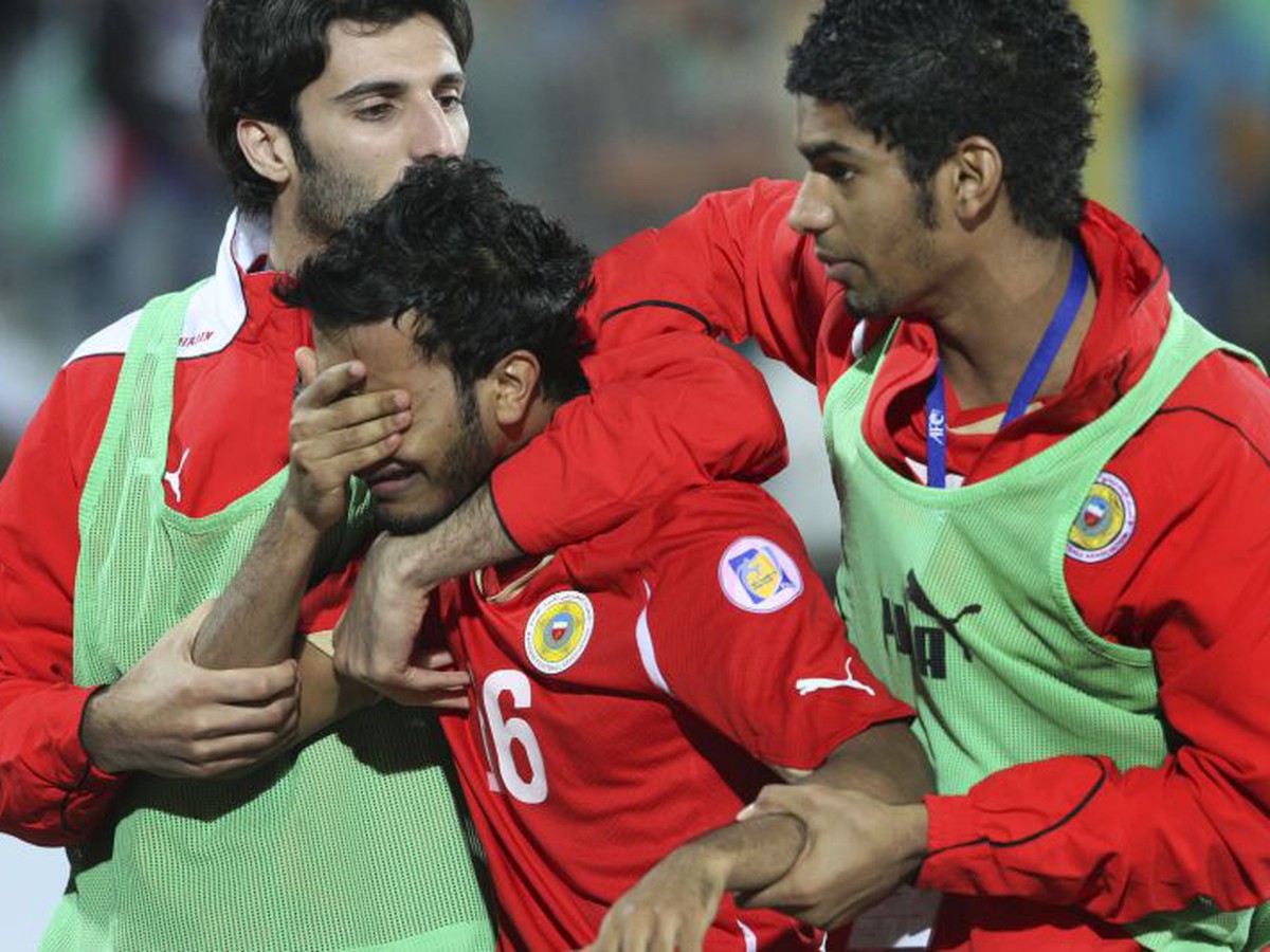 Smutný Rashed Al Hooti v strede