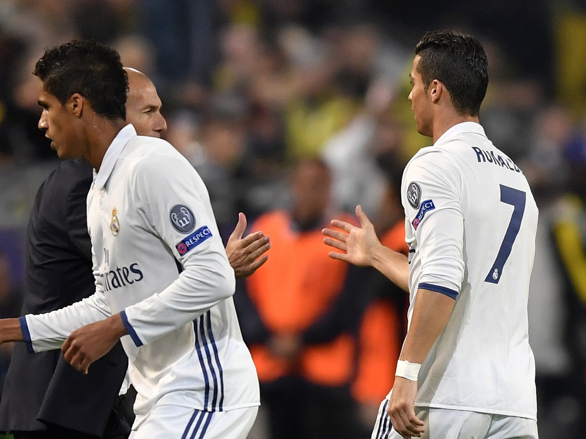 Cristiano Ronaldo a tréner Zinedine Zidane oslavujú úvodný gól