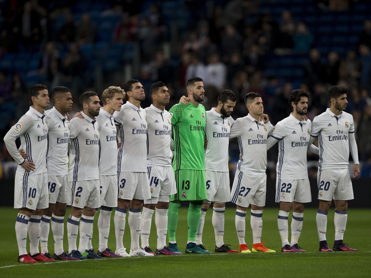 Hráči Realu Madrid počas predzápasovej minúty ticha