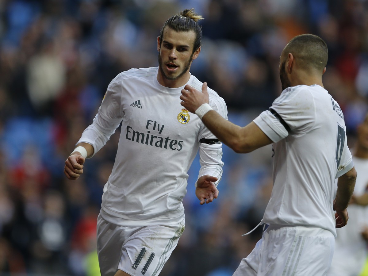 Gareth Bale a Karim Benzema sa radujú z gólu