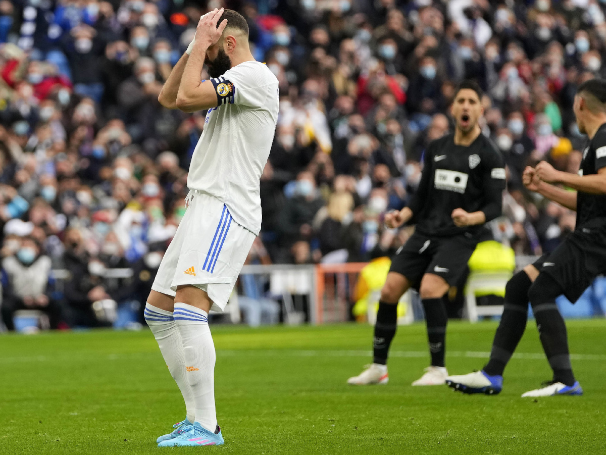 Sklamaný Karim Benzema po nepremenenej penalte