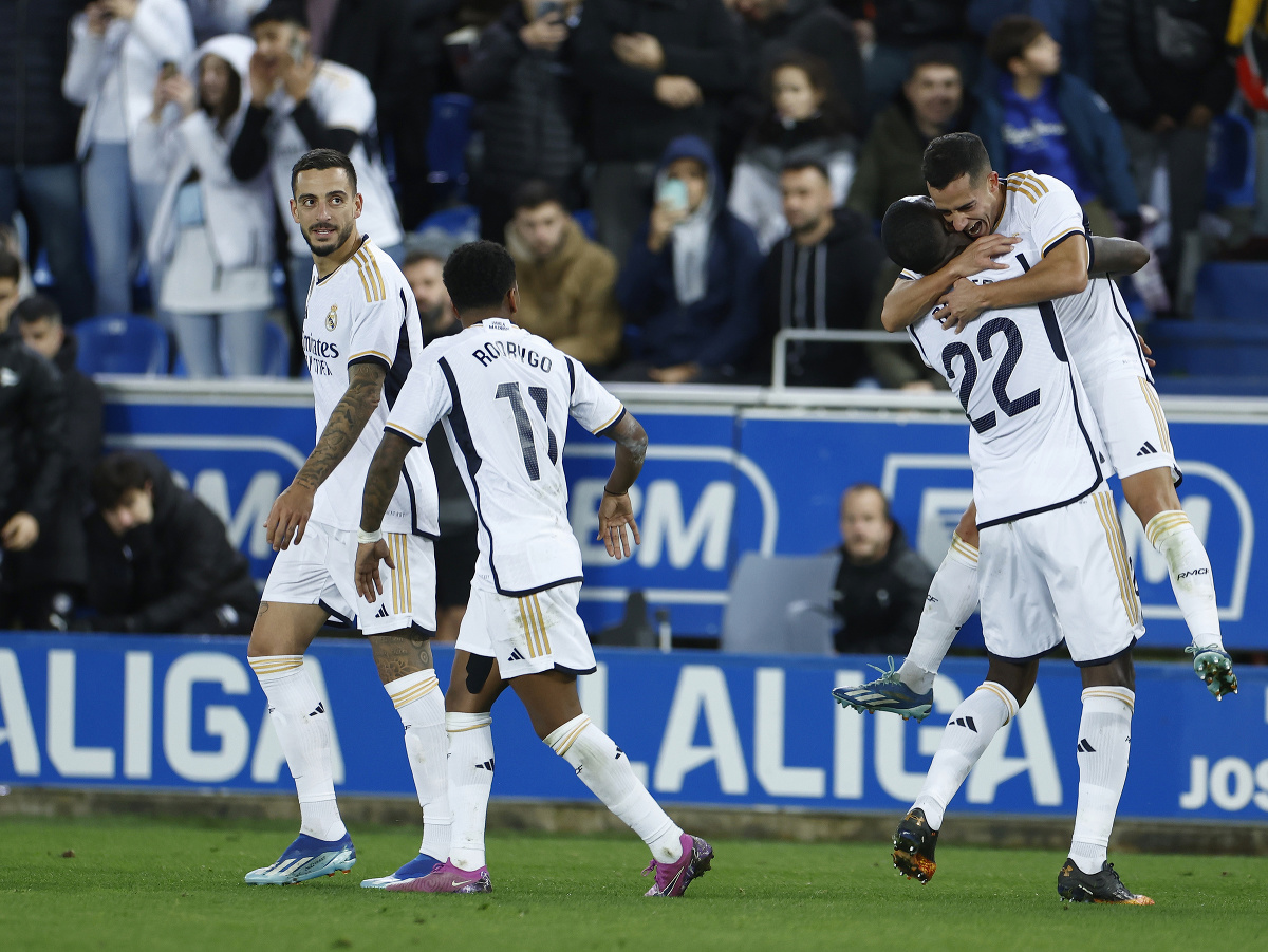 Futbalisti Realu Madrid oslavujú gól