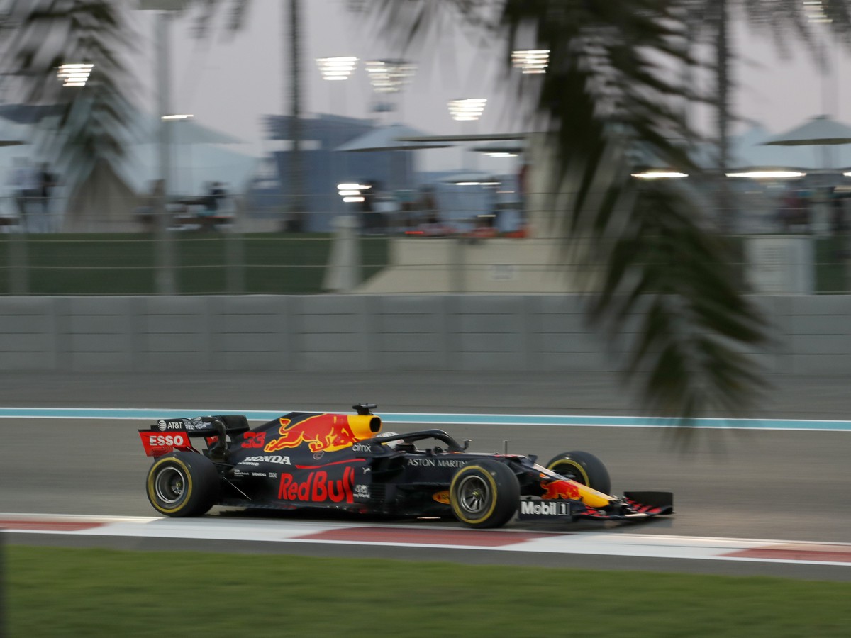Holandský jazdec F1 zo stajne Red Bull Max Verstappen počas pretekov Veľkej ceny Abú Zabí 