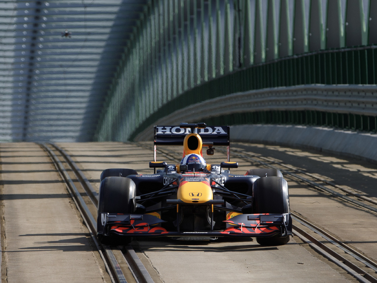 Monopost F1 tímu Red Bull Racing na Starom Moste.
