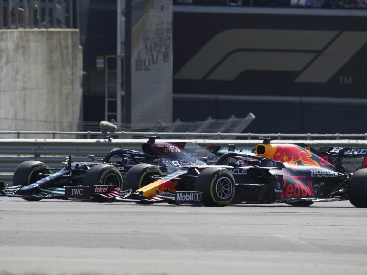 Minuloročná kolízia Maxa Verstappena s Lewisom Hamiltonom