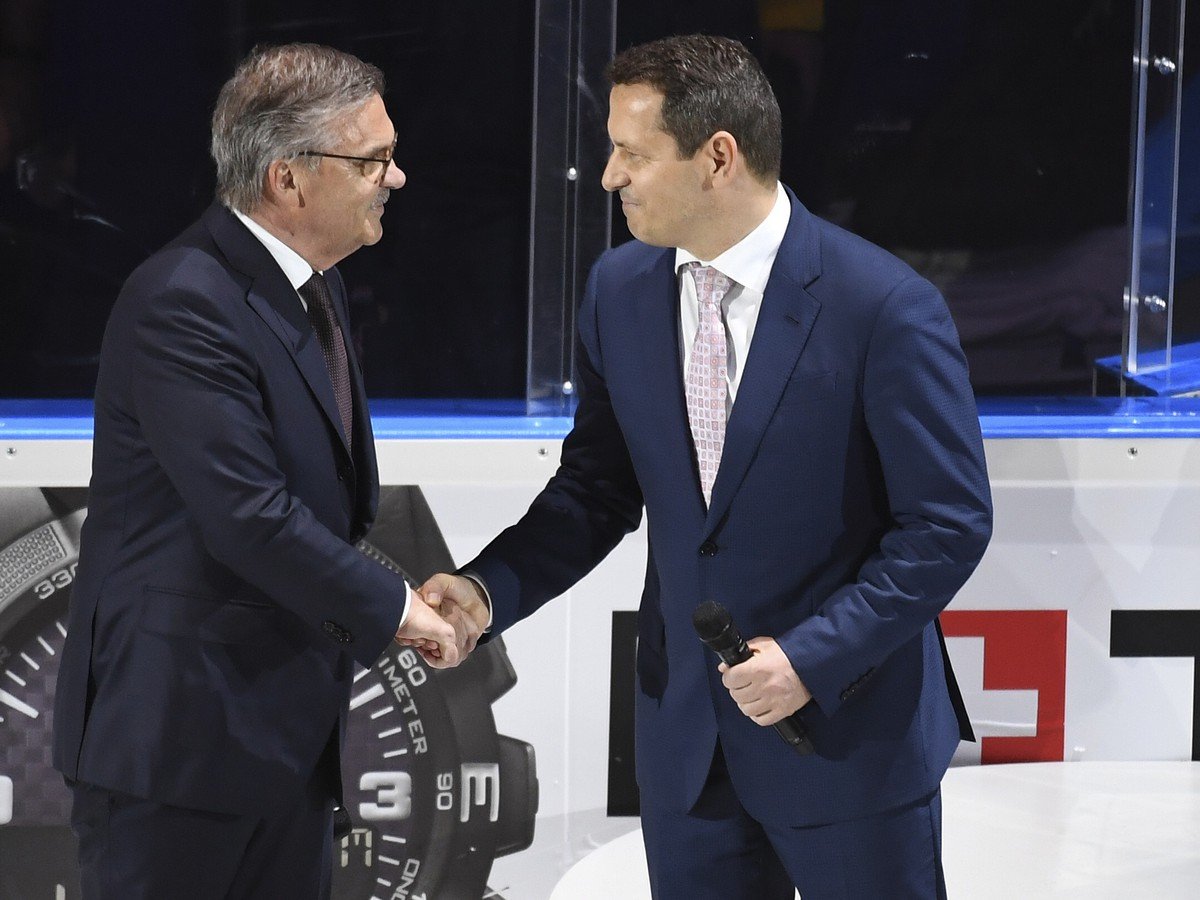 Na snímke prezident Slovenského zväzu ľadového hokeja (SZĽH) Martin Kohút (vpravo) a prezident Medzinárodnej hokejovej federácie (IIHF) René Fasel