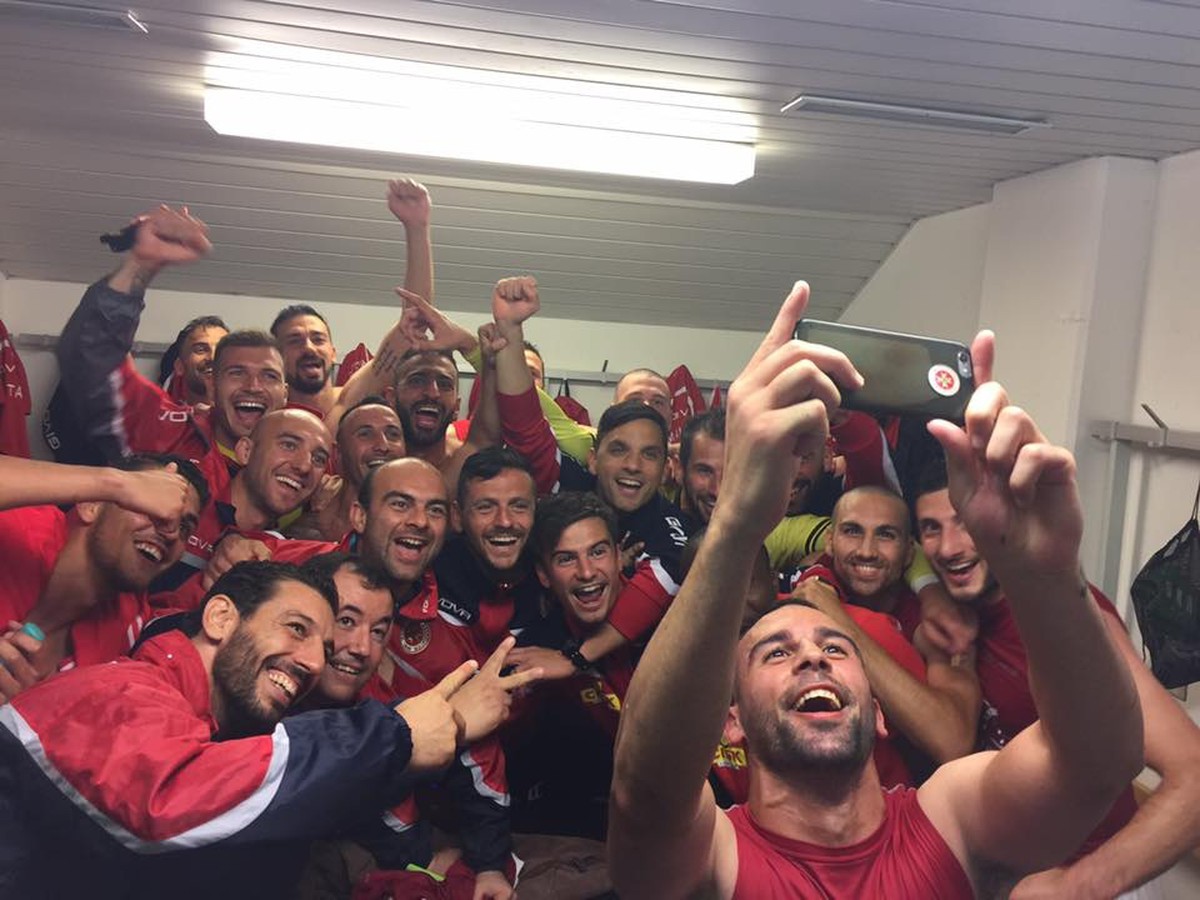 Víťazná selfie zo šatne maltských futbalistov 